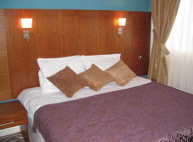 Antonine Hotel فالكيرك الغرفة الصورة